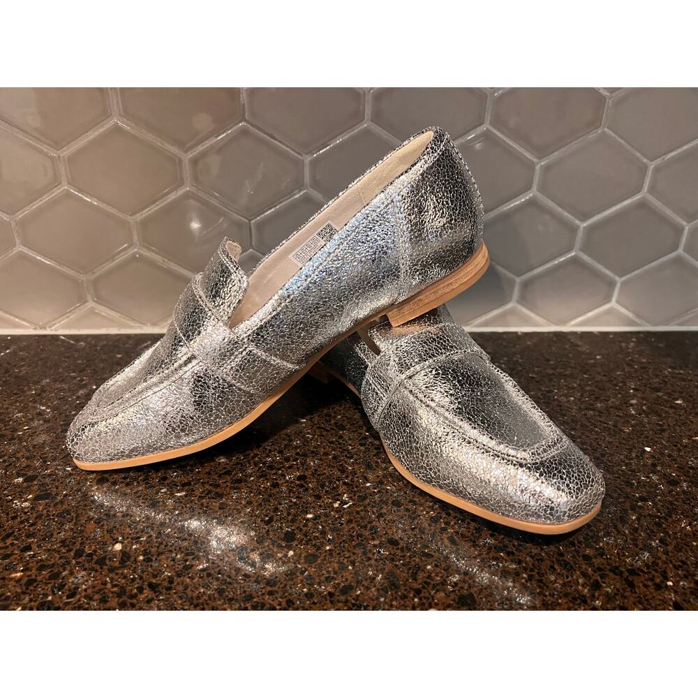 Tom’s Silver Crinkle Leather Sparkle Lynette Loafer Y3K 8.5 EUC Metallic Shiny - Picture 3 of 10